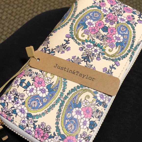 BRAND NEW WALLET !!!!! - Picture 1 of 3